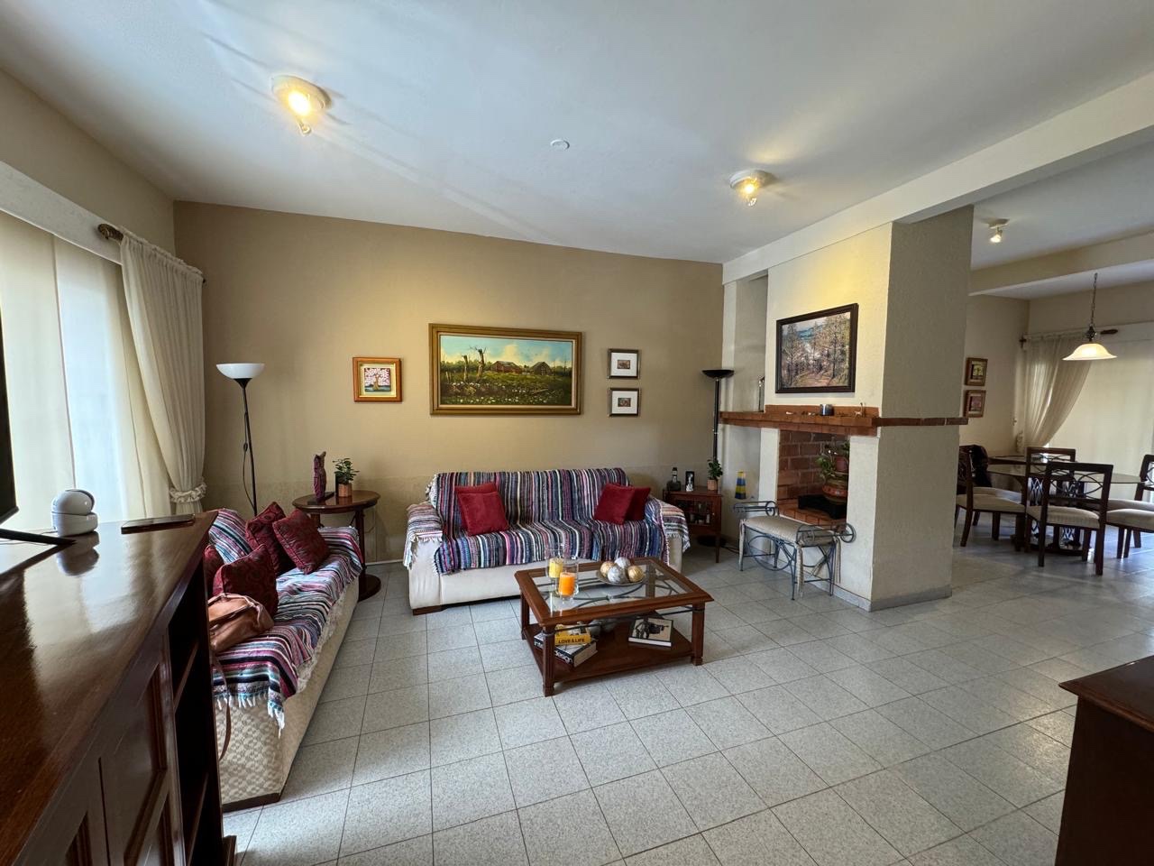 Duplex Exclusivo y Espacioso en el Prestigioso Barrio Mburucuya — foto 3