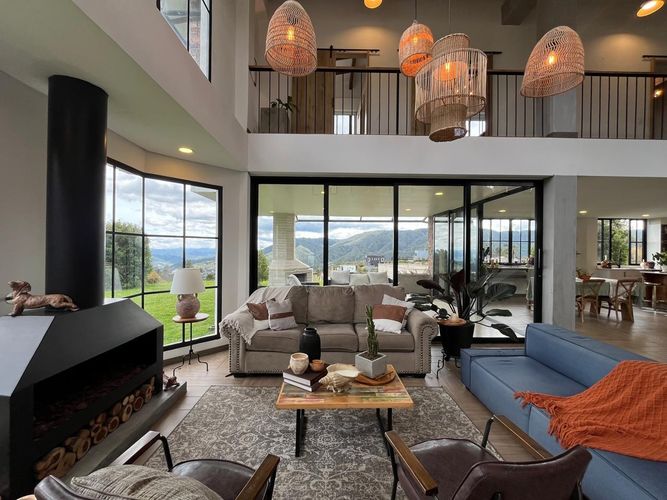 Casa de 4 alcobas en venta en Loma Del Barro, Envigado, 1216 m² · foto 2 de 19