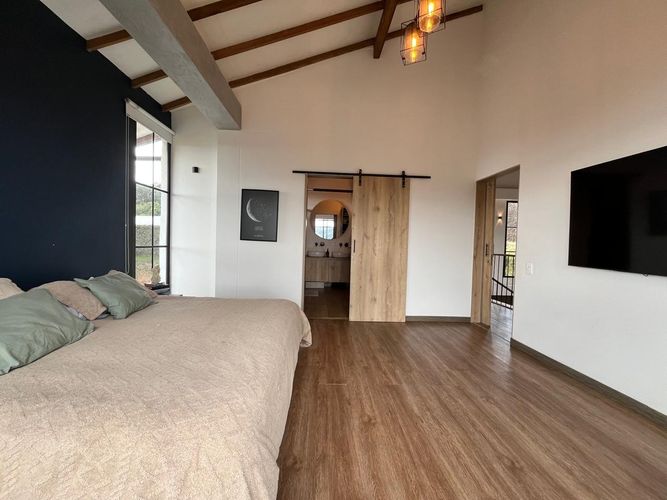 Casa de 4 alcobas en venta en Loma Del Barro, Envigado, 1216 m² · foto 9 de 19