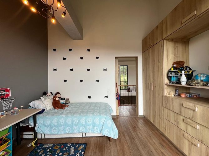 Casa de 4 alcobas en venta en Loma Del Barro, Envigado, 1216 m² · foto 12 de 19