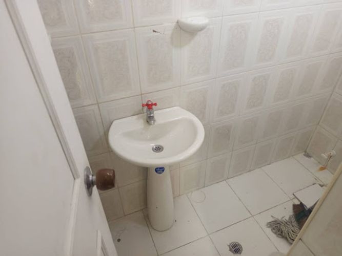 Local en arriendo en La Castellana, Medellín, 30 m² · foto 2 de 10