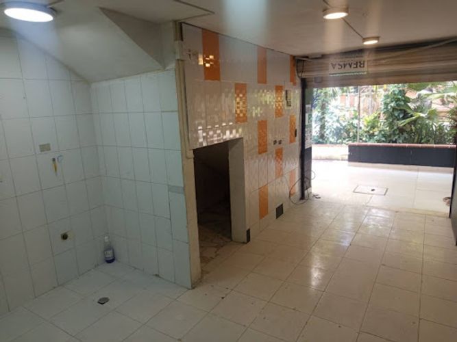 Local en arriendo en La Castellana, Medellín, 30 m² · foto 5 de 10