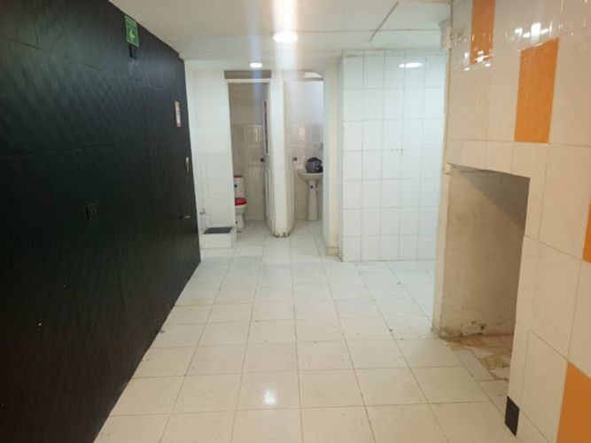Local en arriendo en La Castellana, Medellín, 30 m² · foto 7 de 10