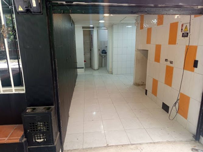 Local en arriendo en La Castellana, Medellín, 30 m² · foto 8 de 10