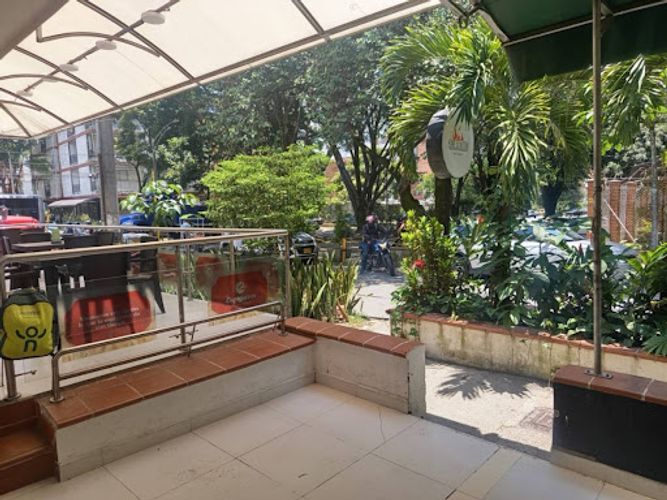 Local en arriendo en La Castellana, Medellín, 30 m² · foto 9 de 10