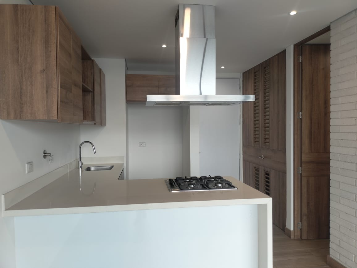 Apartamento en venta en El Poblado, Medellín · foto 4 de 10