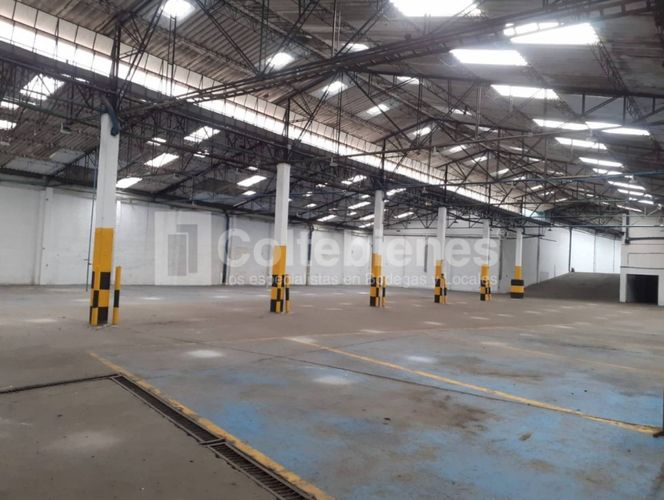 Bodega en arriendo en Los Naranjos, Itagüí, 2919 m² · foto 3 de 22