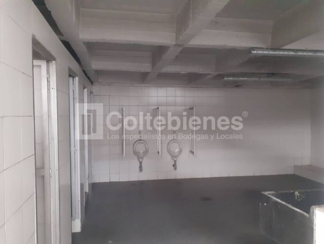 Bodega en arriendo en Los Naranjos, Itagüí, 2919 m² · foto 14 de 22
