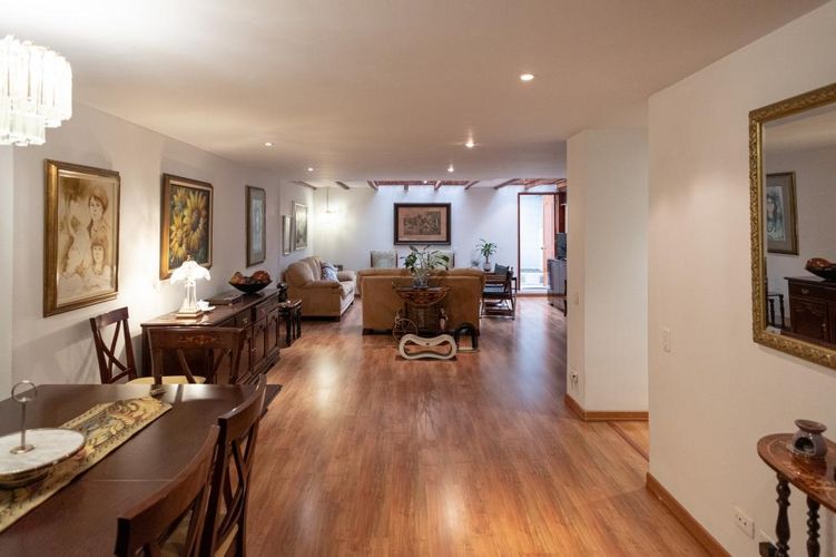 Apartamento de 3 alcobas en venta en Chico Norte, Bogotá, 160 m² · foto 2 de 15
