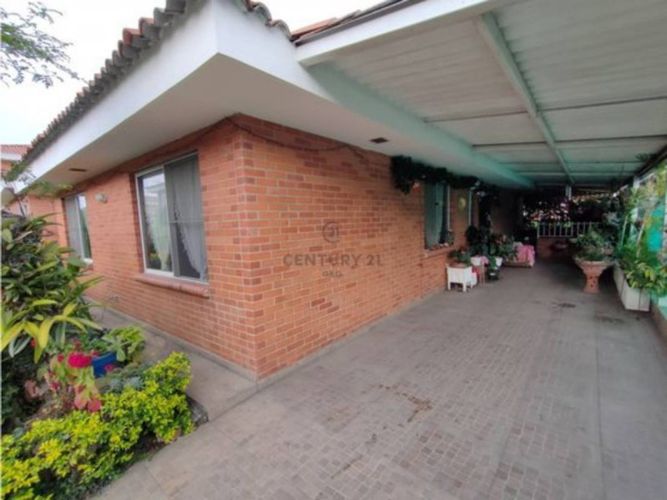 Casa de 3 alcobas en venta en El Castillo, Jamundí, 286 m² · foto 2 de 23