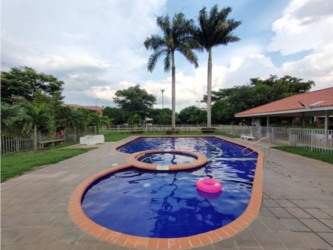 Casa de 3 alcobas en venta en El Castillo, Jamundí, 286 m² · foto 3 de 23