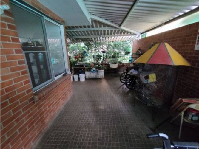 Casa de 3 alcobas en venta en El Castillo, Jamundí, 286 m² · foto 4 de 23