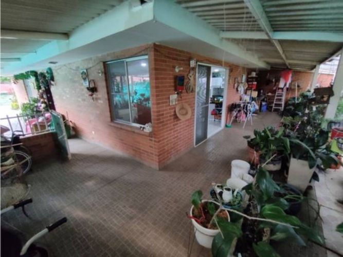 Casa de 3 alcobas en venta en El Castillo, Jamundí, 286 m² · foto 5 de 23