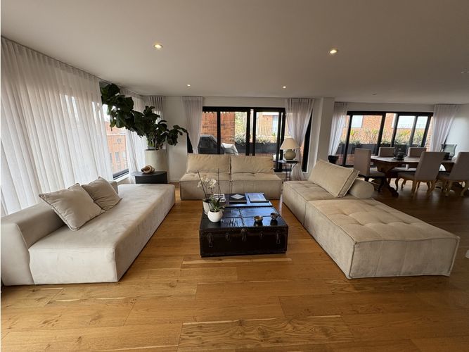 Apartamento de 3 alcobas en venta en Los Rosales, Bogotá, 260 m² · foto 3 de 24