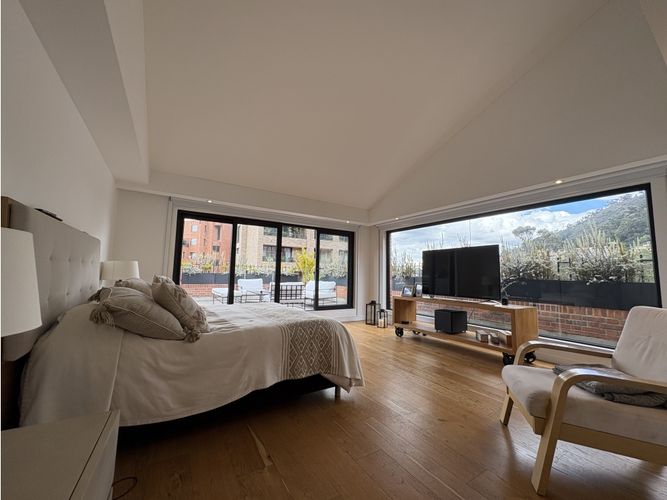 Apartamento de 3 alcobas en venta en Los Rosales, Bogotá, 260 m² · foto 8 de 24