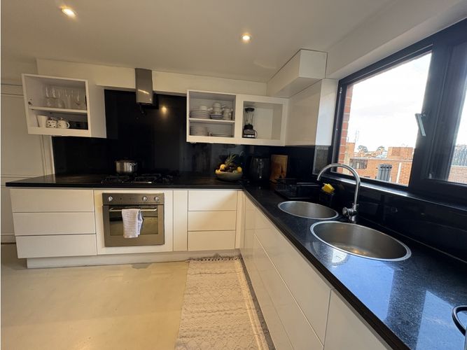 Apartamento de 3 alcobas en venta en Los Rosales, Bogotá, 260 m² · foto 10 de 24
