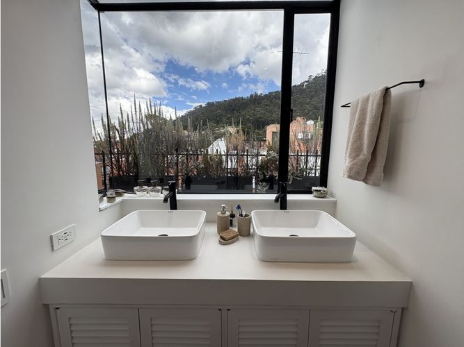Apartamento de 3 alcobas en venta en Los Rosales, Bogotá, 260 m² · foto 20 de 24