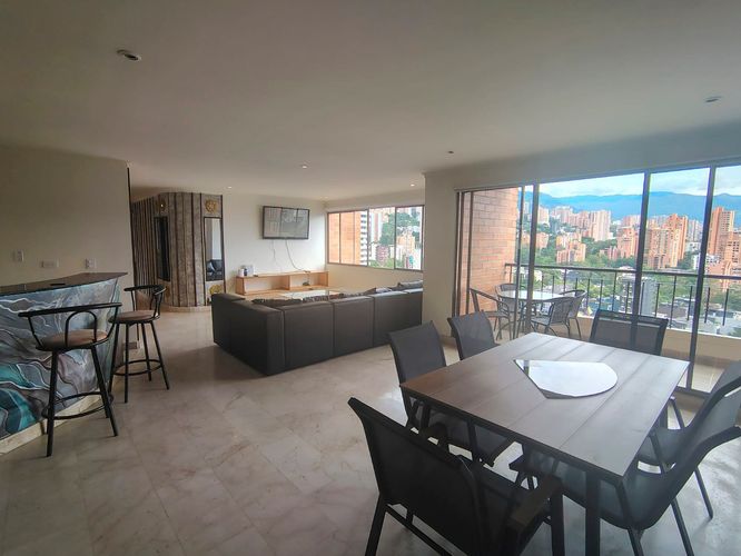 Apartamento de 3 alcobas en arriendo en Lalinde, Medellín, 158 m² · foto 4 de 18