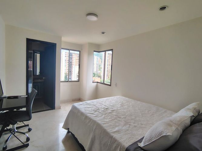 Apartamento de 3 alcobas en arriendo en Lalinde, Medellín, 158 m² · foto 12 de 18