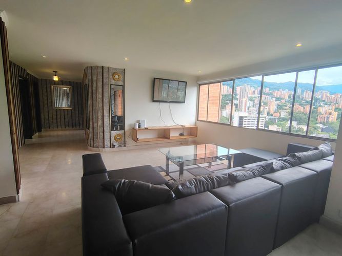 Apartamento de 3 alcobas en arriendo en Lalinde, Medellín, 158 m² · foto 2 de 18