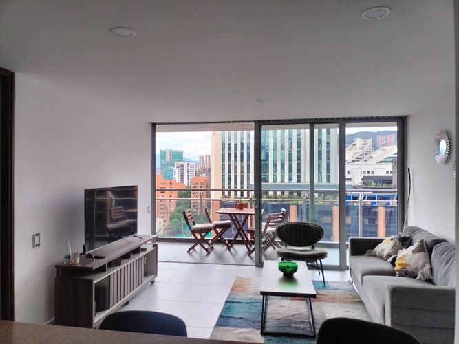 Apartamento de 2 alcobas en arriendo en El Poblado, Medellín, 97 m² · foto 2 de 15
