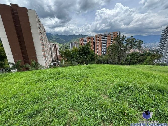 Lote en venta en Loma De Las Brujas, Envigado, 5800 m² · foto 2 de 2