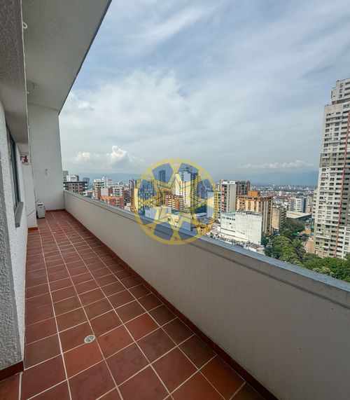 Apartamento de 5 alcobas en venta en Mejoras Publicas, Bucaramanga, 207 m² · foto 5 de 13