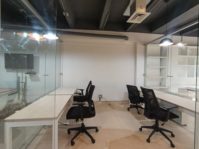 Oficina en arriendo en El Poblado, Medellín, 52 m² · foto 7 de 14