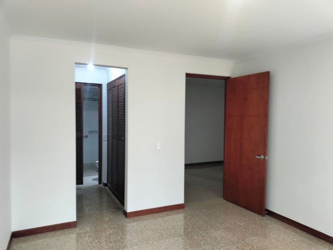Apartamento de 3 alcobas en arriendo en El Poblado, Medellín, 128 m² · foto 9 de 18