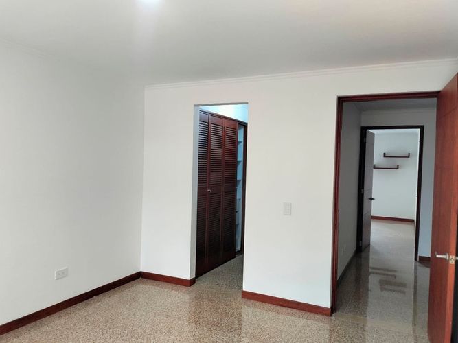 Apartamento de 3 alcobas en arriendo en El Poblado, Medellín, 128 m² · foto 10 de 18