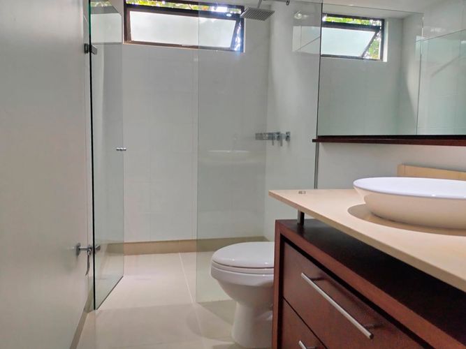 Apartamento de 3 alcobas en arriendo en El Poblado, Medellín, 128 m² · foto 17 de 18
