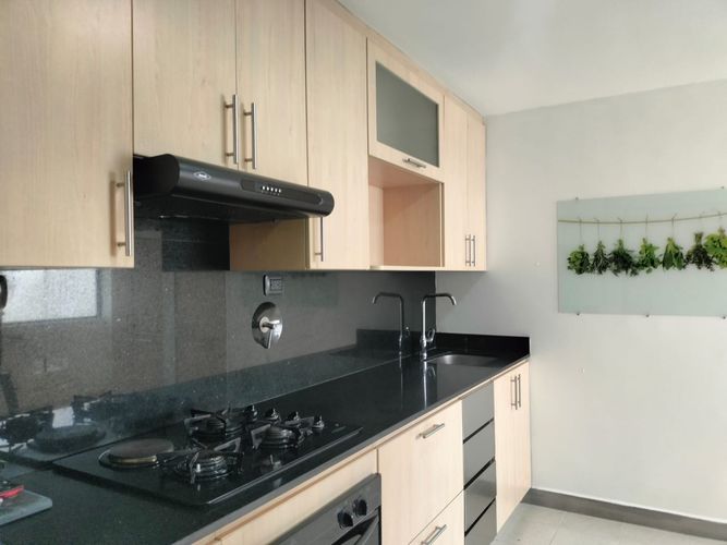 Apartamento de 3 alcobas en arriendo en El Poblado, Medellín, 128 m² · foto 3 de 18