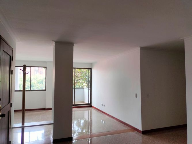 Apartamento de 3 alcobas en arriendo en El Poblado, Medellín, 128 m² · foto 2 de 18