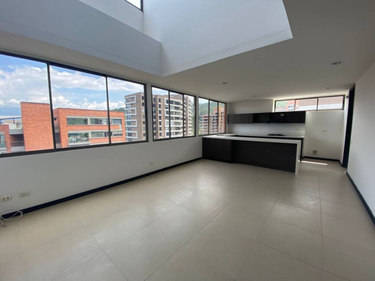 Apartamento en arriendo en Altos Del Poblado, Medellín · foto 2 de 24