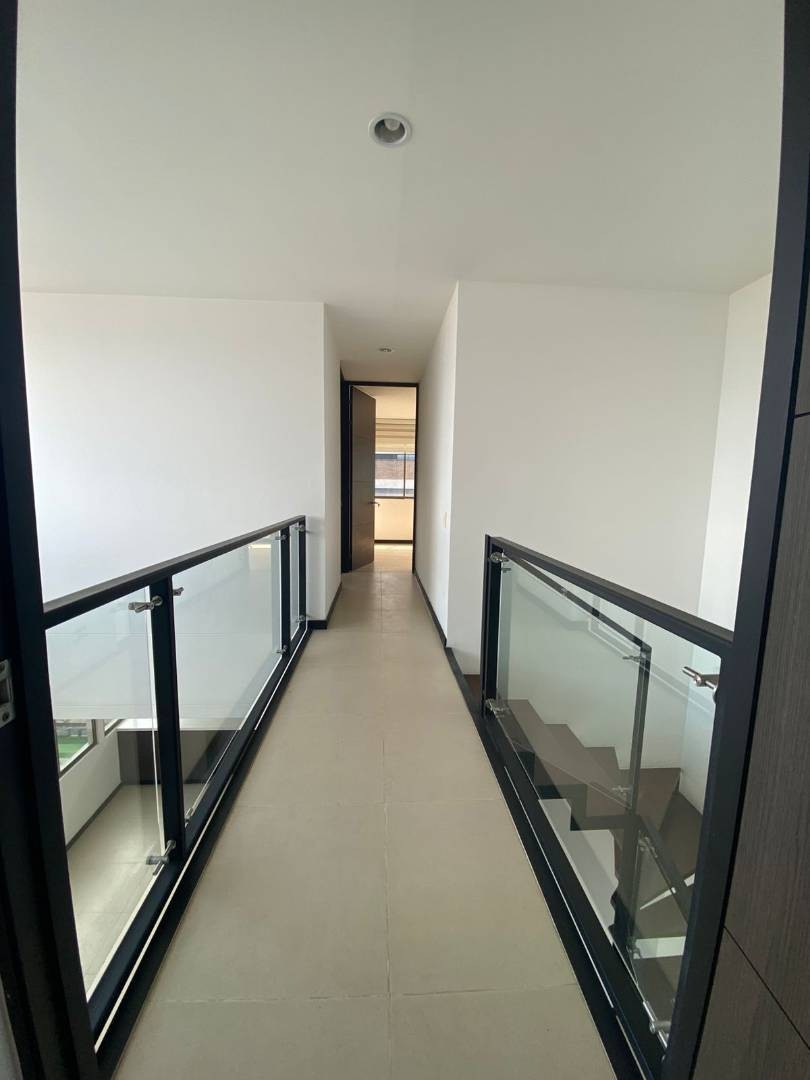 Apartamento en arriendo en Altos Del Poblado, Medellín · foto 7 de 24