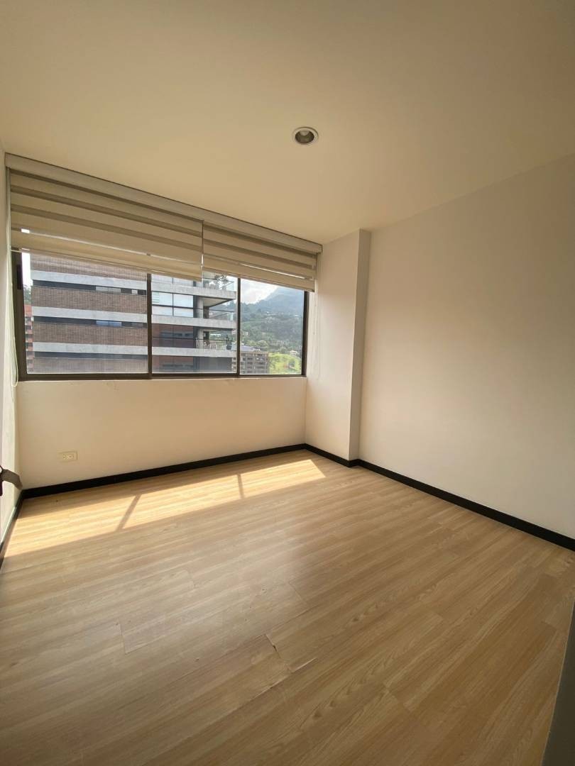 Apartamento en arriendo en Altos Del Poblado, Medellín · foto 8 de 24