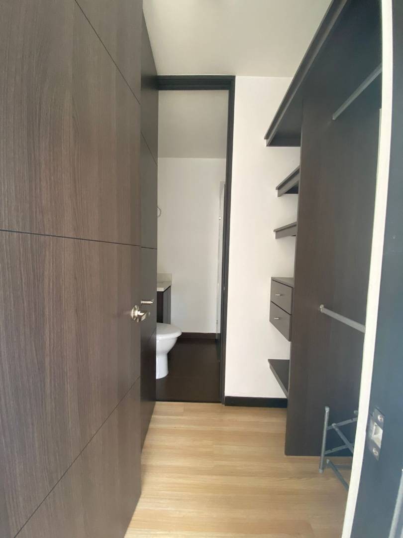 Apartamento en arriendo en Altos Del Poblado, Medellín · foto 10 de 24