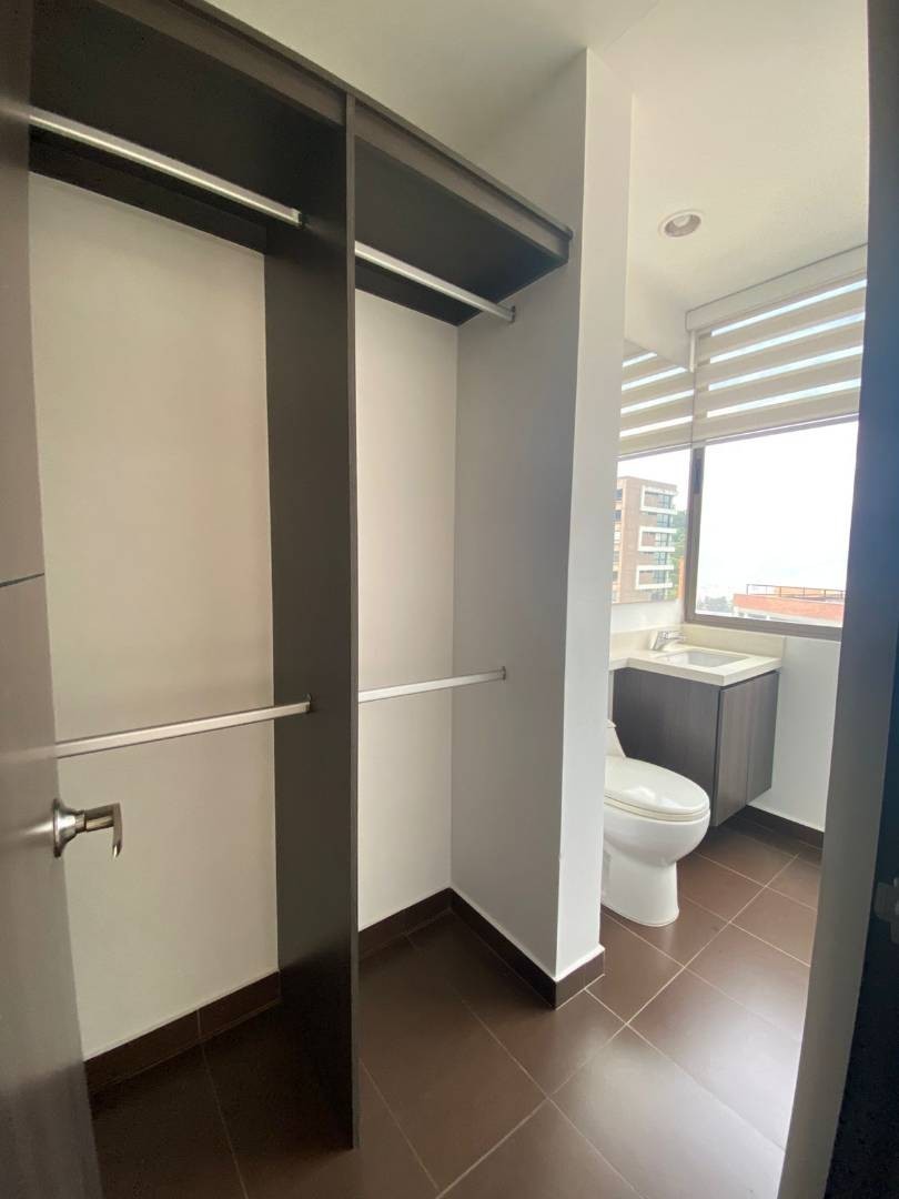Apartamento en arriendo en Altos Del Poblado, Medellín · foto 12 de 24