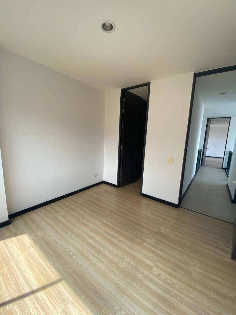 Apartamento en arriendo en Altos Del Poblado, Medellín · foto 13 de 24