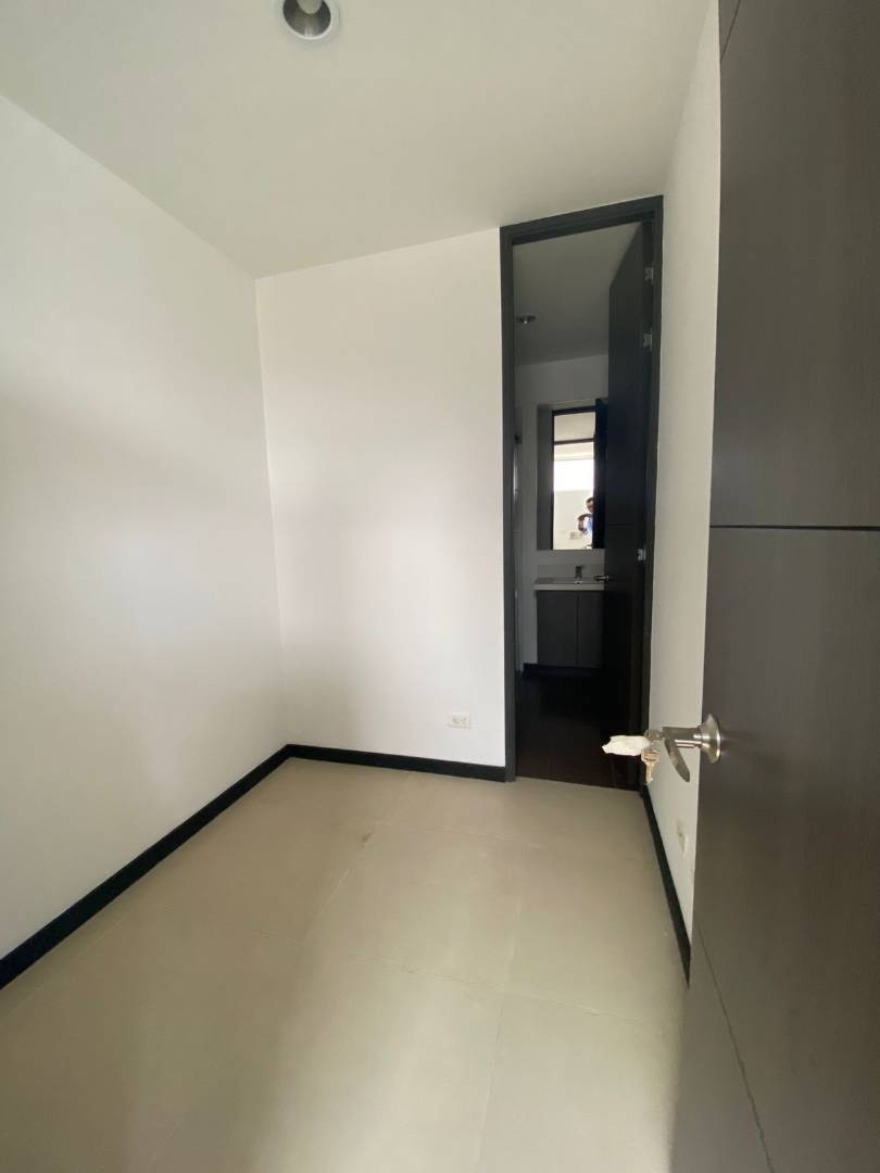 Apartamento en arriendo en Altos Del Poblado, Medellín · foto 15 de 24