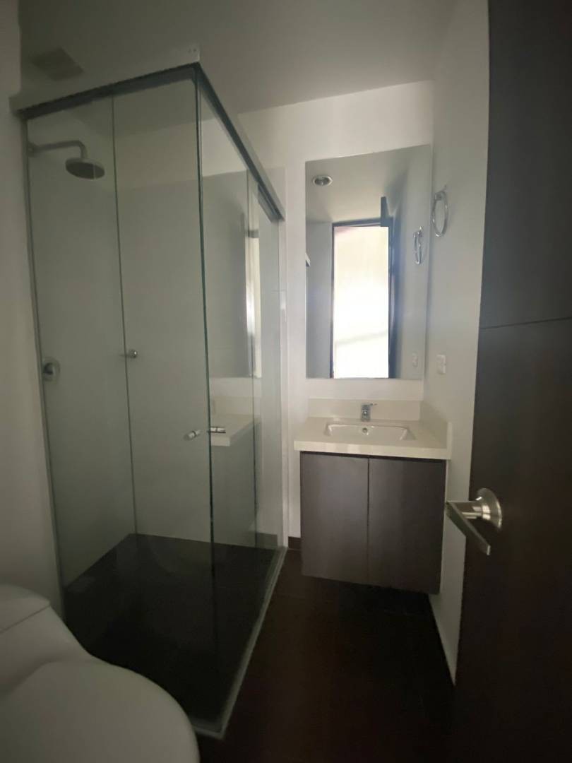 Apartamento en arriendo en Altos Del Poblado, Medellín · foto 16 de 24