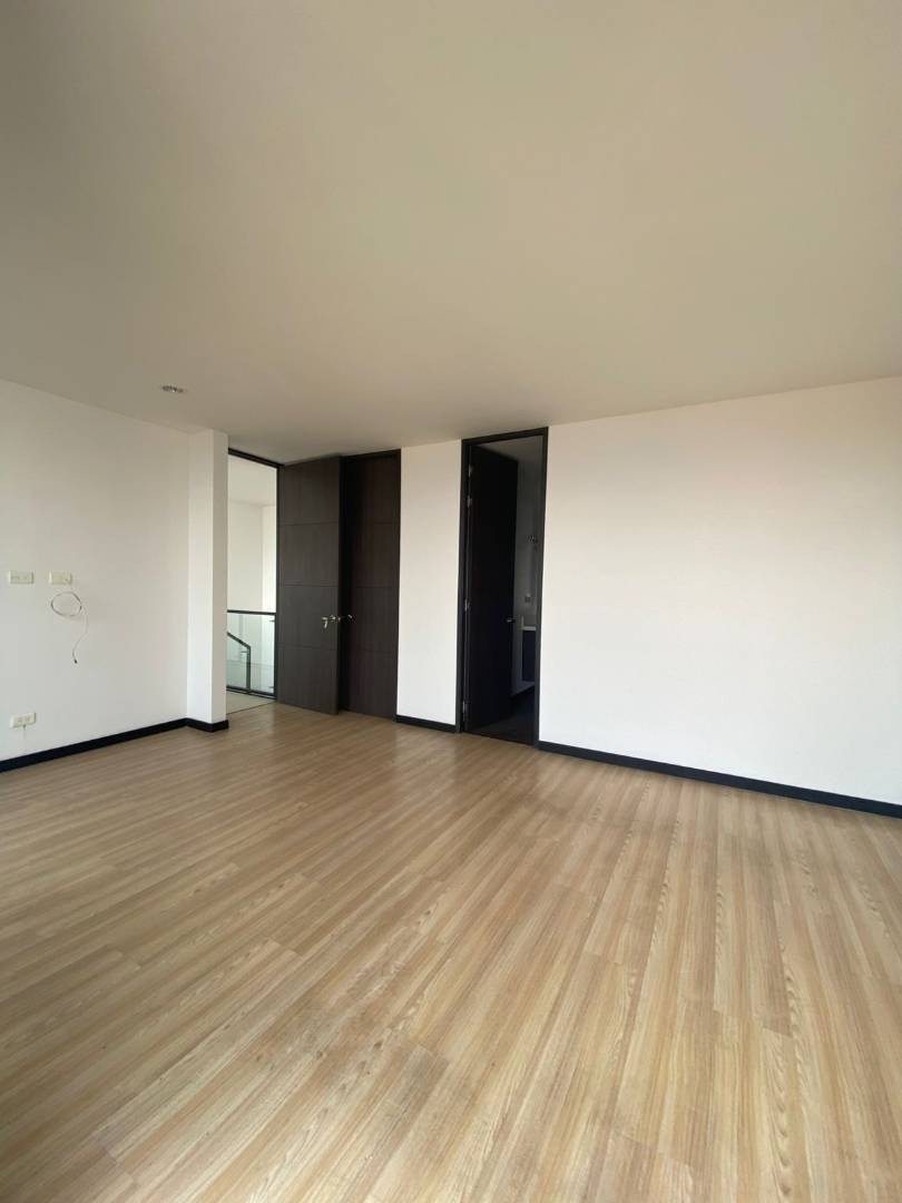 Apartamento en arriendo en Altos Del Poblado, Medellín · foto 18 de 24
