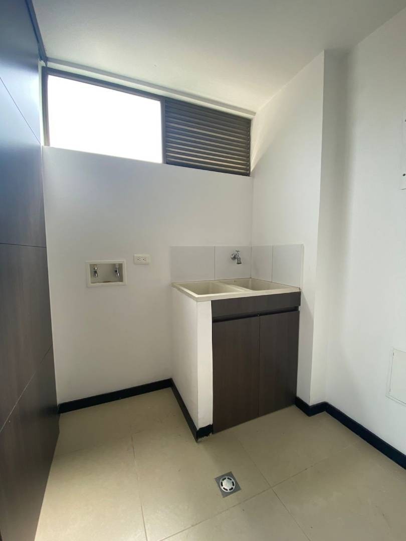 Apartamento en arriendo en Altos Del Poblado, Medellín · foto 21 de 24