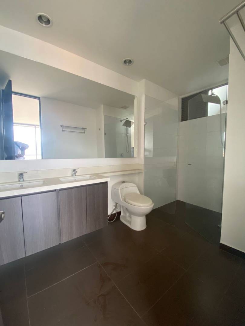 Apartamento en arriendo en Altos Del Poblado, Medellín · foto 23 de 24