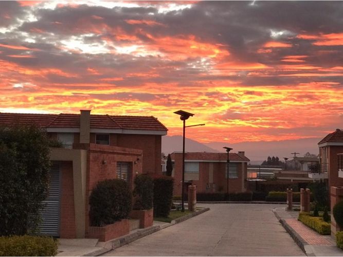 Casa de 3 alcobas en venta en Chuntame, Cajicá, 182 m² · foto 2 de 24
