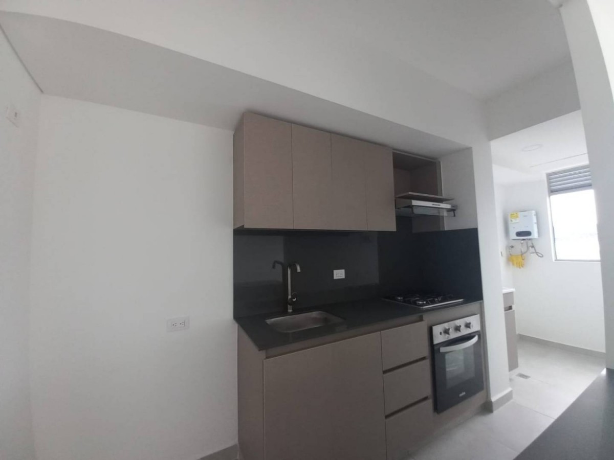 Apartamento en arriendo en Loma Del Esmeraldal, Envigado · foto 2 de 12
