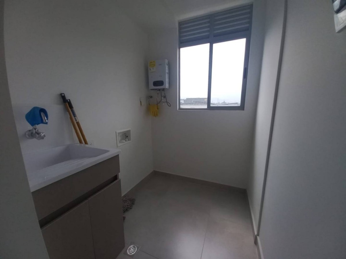 Apartamento en arriendo en Loma Del Esmeraldal, Envigado · foto 9 de 12