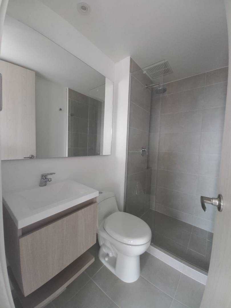 Apartamento en arriendo en Loma Del Esmeraldal, Envigado · foto 11 de 12