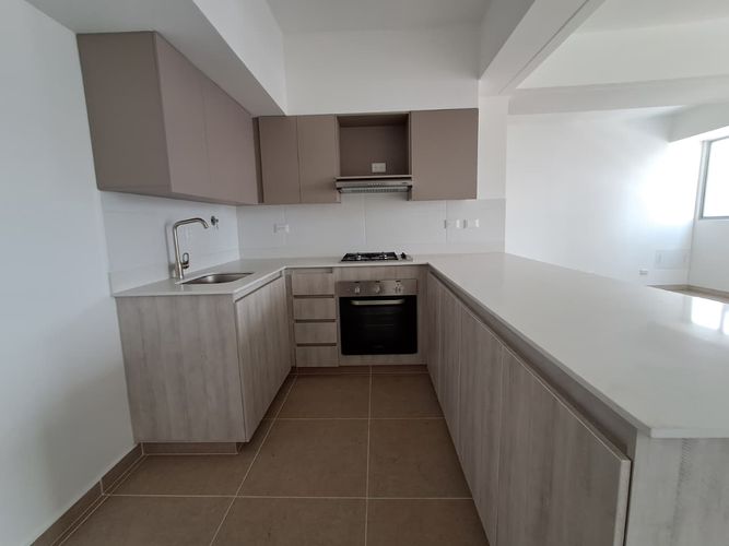 Apartamento de 2 alcobas en arriendo en El Poblado, Medellín, 95 m² · foto 3 de 20