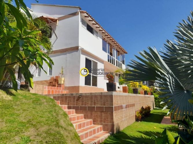 Casa de 5 alcobas en venta en Ruitoque, Piedecuesta, 260 m² · foto 2 de 15
